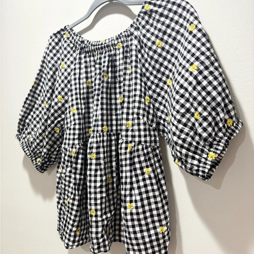 Old Navy Black and White Gingham Top with Yellow Daisy Floral Print Embroidery M